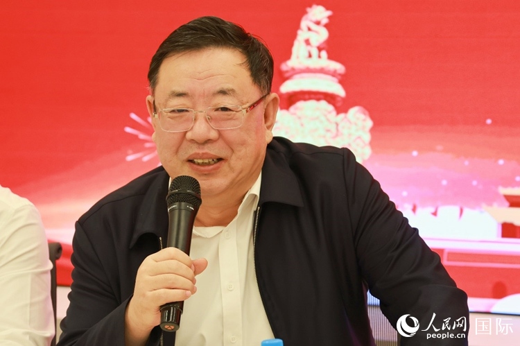山東省泰安市委書記、市人大常委會主任楊洪濤在座談會上致辭。人民網記者 陳海琪攝