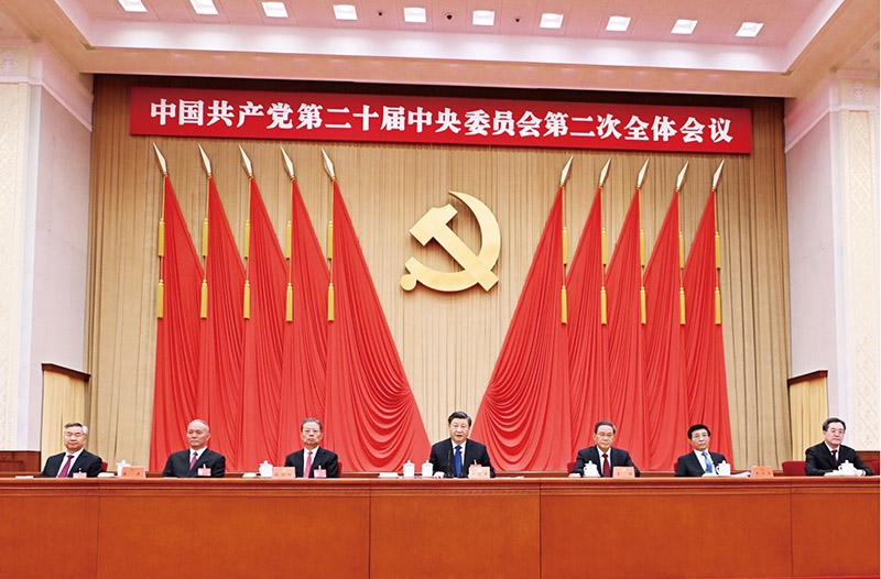 中國共產(chǎn)黨第二十屆中央委員會(huì)第二次全體會(huì)議，于2023年2月26日至28日在北京舉行。這是習(xí)近平、李強(qiáng)、趙樂際、王滬寧、蔡奇、丁薛祥、李希等在主席臺(tái)上。 新華社記者 謝環(huán)馳/攝