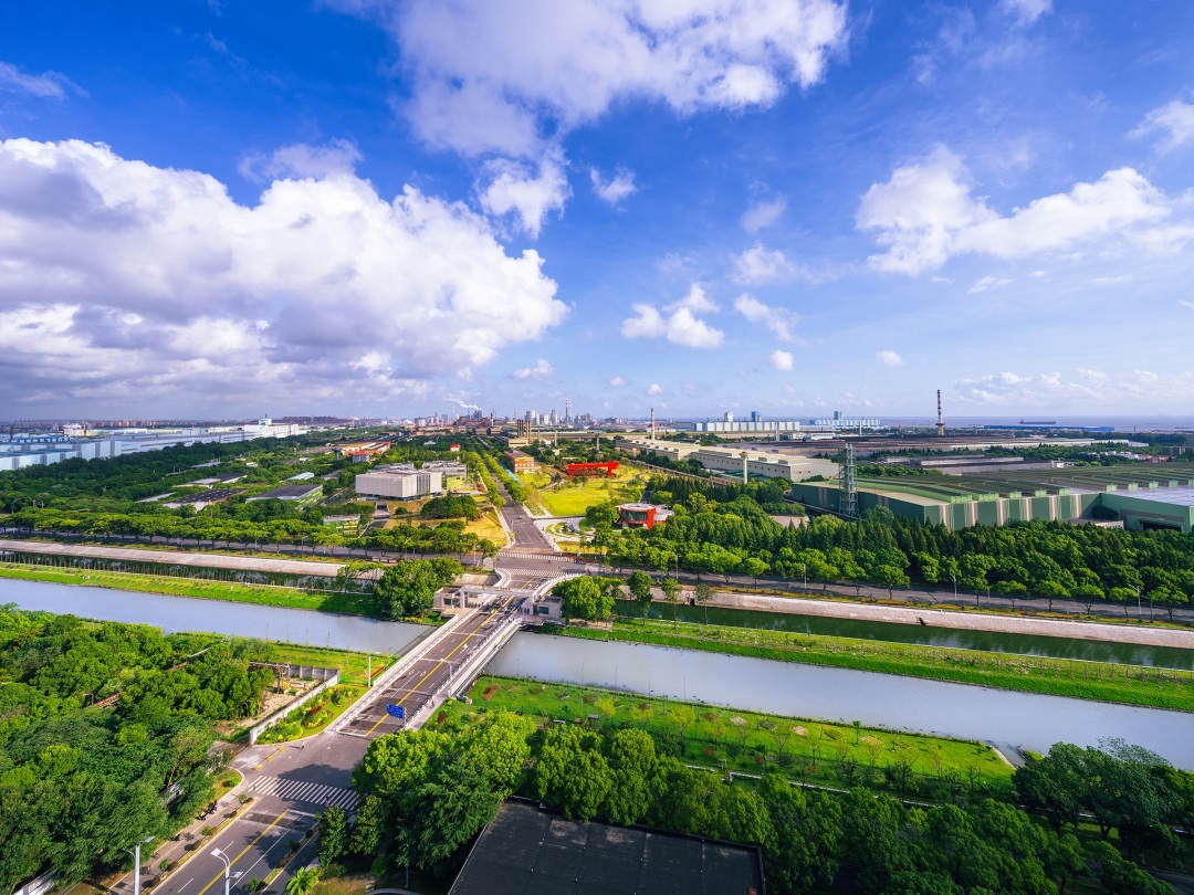 位于長江口的上海寶鋼廠區(qū)，有生態(tài)花園工廠的美譽(yù)。劉繼鳴攝
