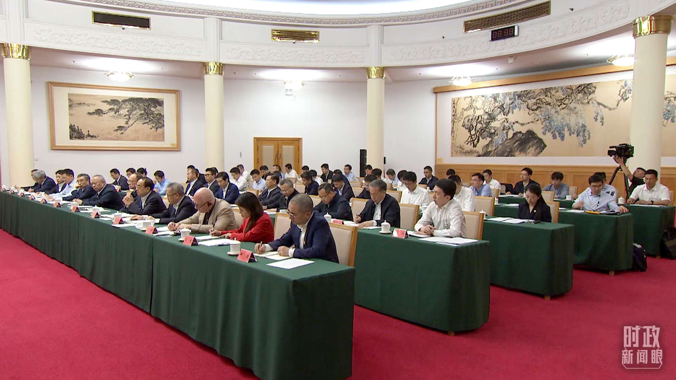 企業(yè)和專家座談會現(xiàn)場。