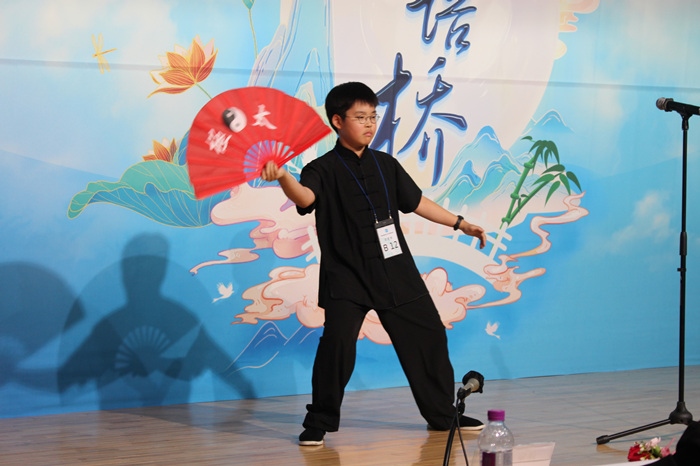 參賽選手在比賽中進行中華才藝展示。