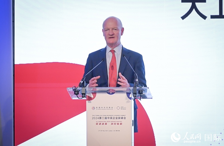 英國前負責(zé)大學(xué)與科研事務(wù)的國務(wù)大臣、英國皇家學(xué)會院士大衛(wèi)·威利茨致辭。人民網(wǎng) 郭錦標攝