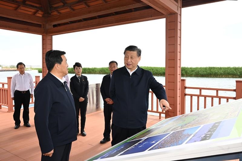 △2023年6月5日，習近平總書記在烏梁素海考察。
