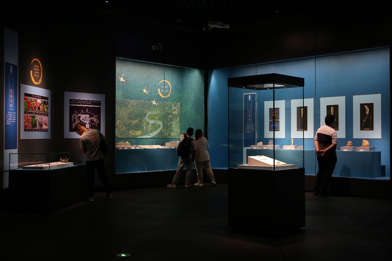 觀眾正在參觀展覽。國家文物局供圖