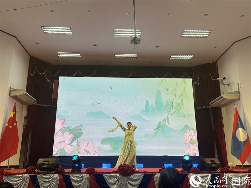 圖片：老撾選手參加第二十三屆漢語(yǔ)橋世界大學(xué)生中文比賽老撾賽區(qū)決賽。孫廣勇攝