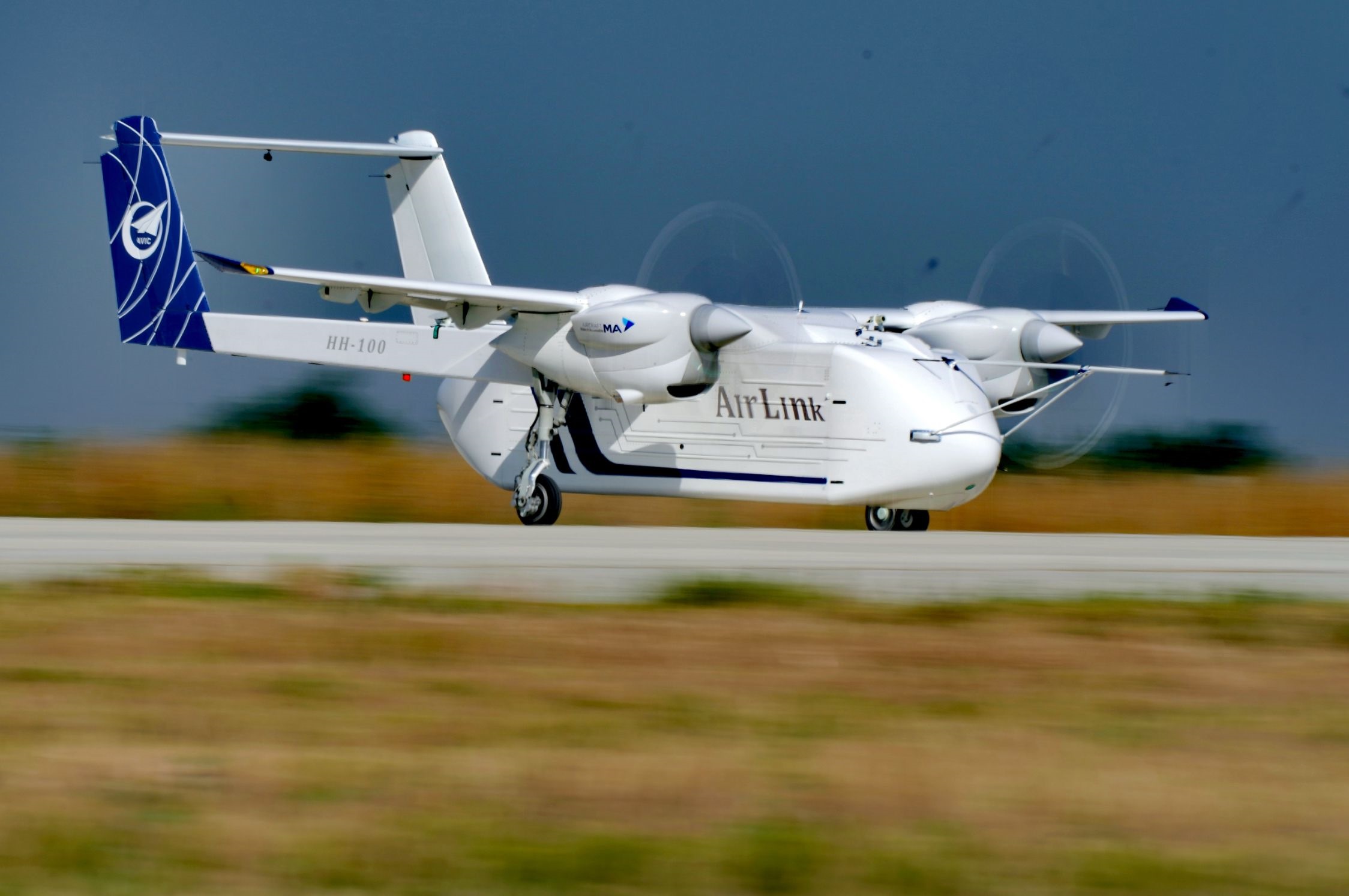 △2024年6月12日，HH-100航空商用無(wú)人運(yùn)輸系統(tǒng)驗(yàn)證機(jī)在西安藍(lán)田通用機(jī)場(chǎng)首飛成功。