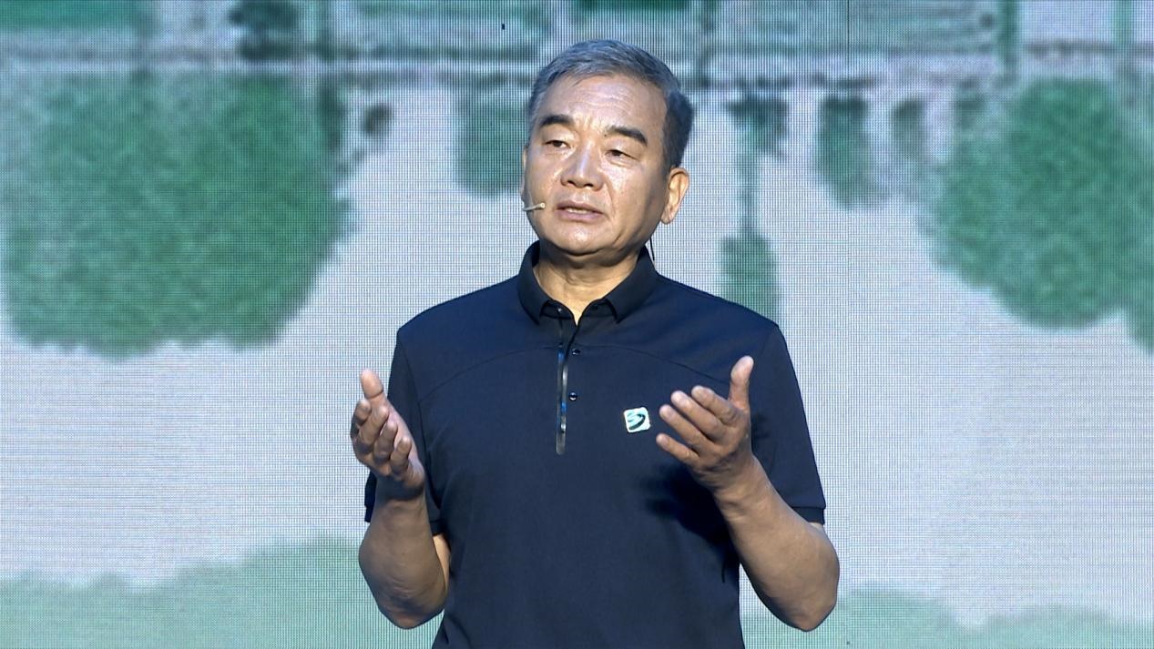 中國博物館協(xié)會理事長劉曙光現(xiàn)場講述。