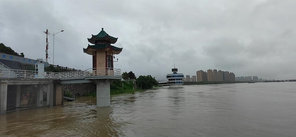 圖為洞庭湖的標(biāo)志性水文站城陵磯站，也被稱為洞庭湖及長(zhǎng)江流域水情“晴雨表”。（湖南省洞庭湖水利事務(wù)中心供圖）
