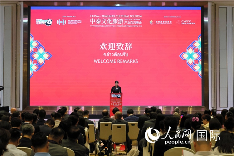 泰國文化部副部長普洛伊·塔尼庫發(fā)表演講。