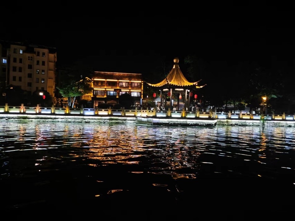 里運河文化長廊夜景。人民網(wǎng)記者 黃鈺攝