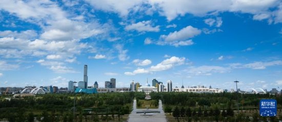 這是7月1日拍攝的哈薩克斯坦首都阿斯塔納的天際線。新華社記者 王建華 攝