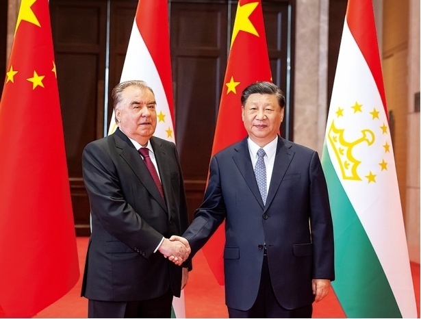 2023年5月，國家主席習(xí)近平在西安同來華出席中國—中亞峰會(huì)并進(jìn)行國事訪問的塔吉克斯坦總統(tǒng)拉赫蒙會(huì)談。新華社記者 丁海濤 攝