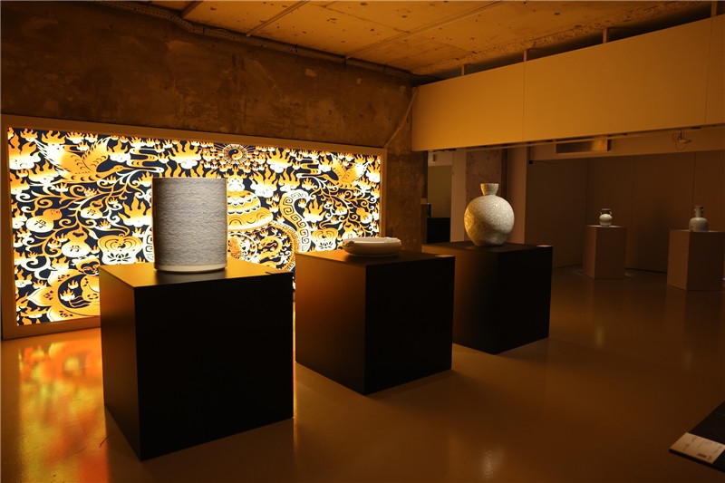 《新生萬物-中國非遺與當(dāng)代設(shè)計展》展廳。陽光媒體集團供圖