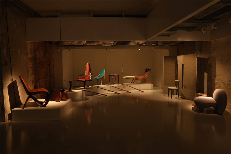《新生萬物-中國非遺與當(dāng)代設(shè)計展》展廳。陽光媒體集團供圖