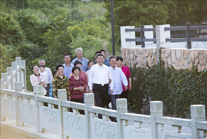 2015年5月25日，習(xí)近平總書記在浙江省舟山市定海區(qū)干覽鎮(zhèn)新建社區(qū)視察。
