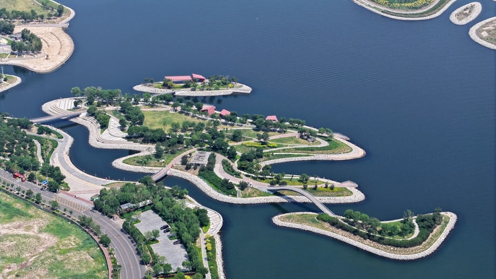 這是2024年6月28日拍攝的天津市濱海新區(qū)南灣公園一景（無(wú)人機(jī)照片）。新華社記者 李然 攝