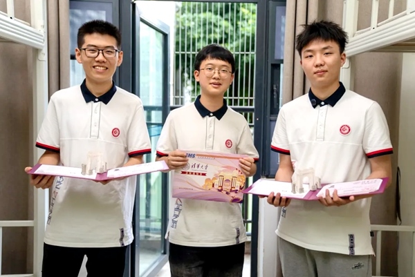 王子源（左）、母翰堯（中）、郭洋君（右）。清華大學(xué)供圖