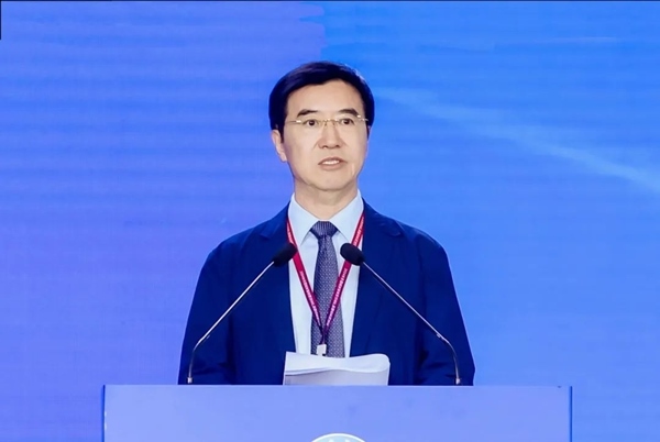 杜玉波在第八屆產(chǎn)教融合發(fā)展大會上作主旨報(bào)告。中國高等教育學(xué)會供圖