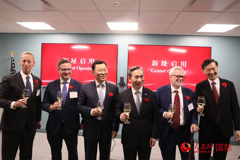 4、美中貿(mào)易全國(guó)委員會(huì)會(huì)長(zhǎng)克雷格·艾倫、美國(guó)商會(huì)高級(jí)副會(huì)長(zhǎng)傅瑞偉等美國(guó)工商界代表出席活動(dòng)。 人民網(wǎng)記者 李志偉攝