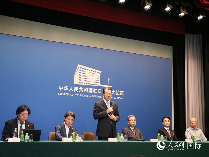中國駐日本大使吳江浩（左三）致辭。人民網(wǎng) 許可攝