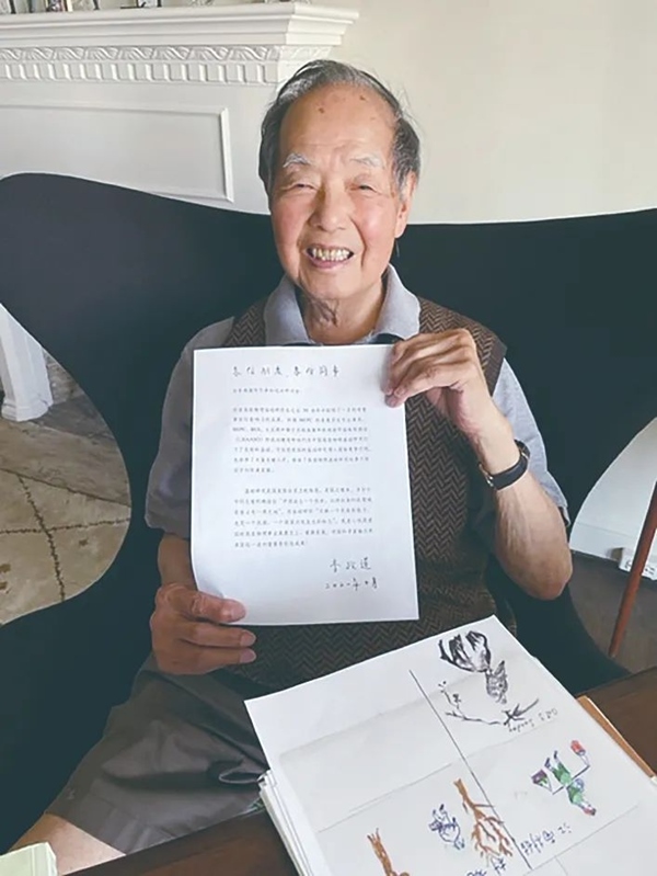 李政道先生曾面對(duì)鏡頭展示給中國(guó)高能物理事業(yè)的寄語(yǔ)。圖片來(lái)源：中國(guó)科學(xué)報(bào)