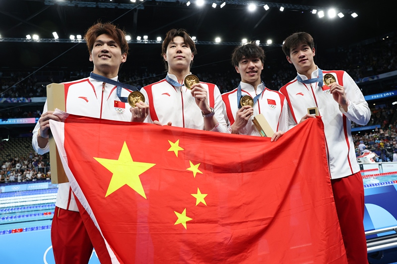 當(dāng)?shù)貢r間2024年8月4日，巴黎奧運會游泳項目男子4×100米混合泳接力決賽，中國隊奪金。