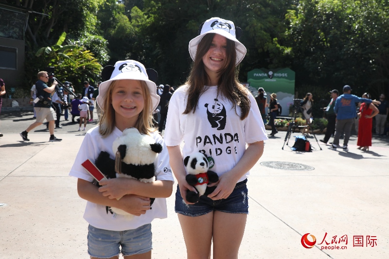 3、美國當?shù)卦S多民眾來圣迭戈動物園看熊貓。 人民網(wǎng)記者 李志偉攝