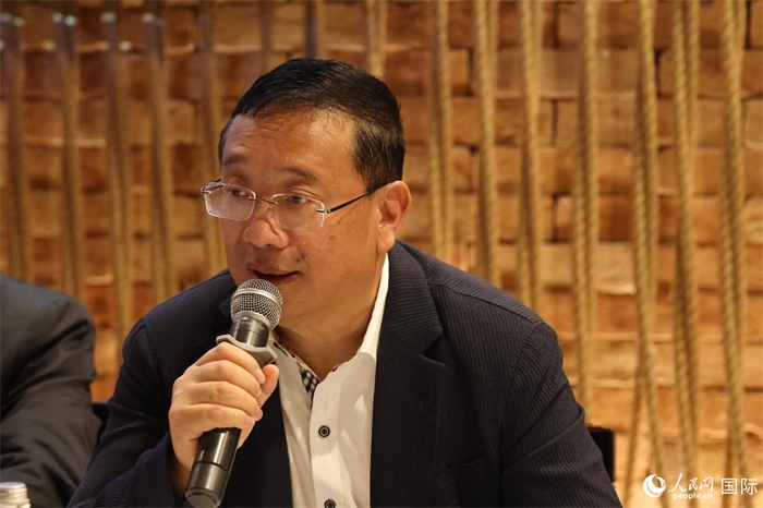 巴西文協(xié)主席上官建峰在座談會上致辭。人民網(wǎng)記者 陳海琪攝