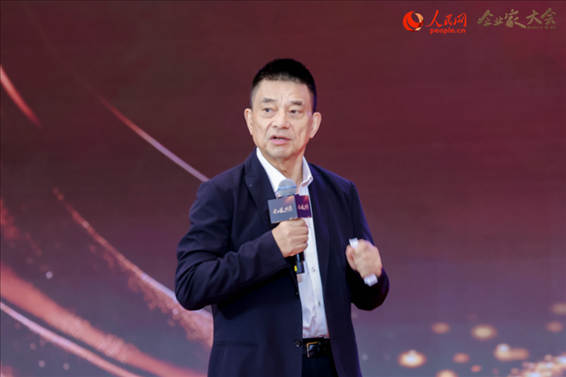 全國政協(xié)委員、新希望集團(tuán)董事長劉永好。人民網(wǎng)記者 許維娜攝