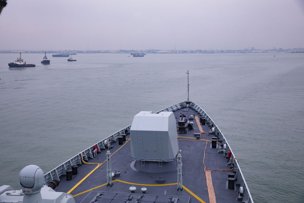 2023年7月14日，中國海軍第43批護航編隊南寧艦駛?cè)雱偣ú迹┖诮歉?，開始對剛果（布）進行為期4天的友好訪問。
