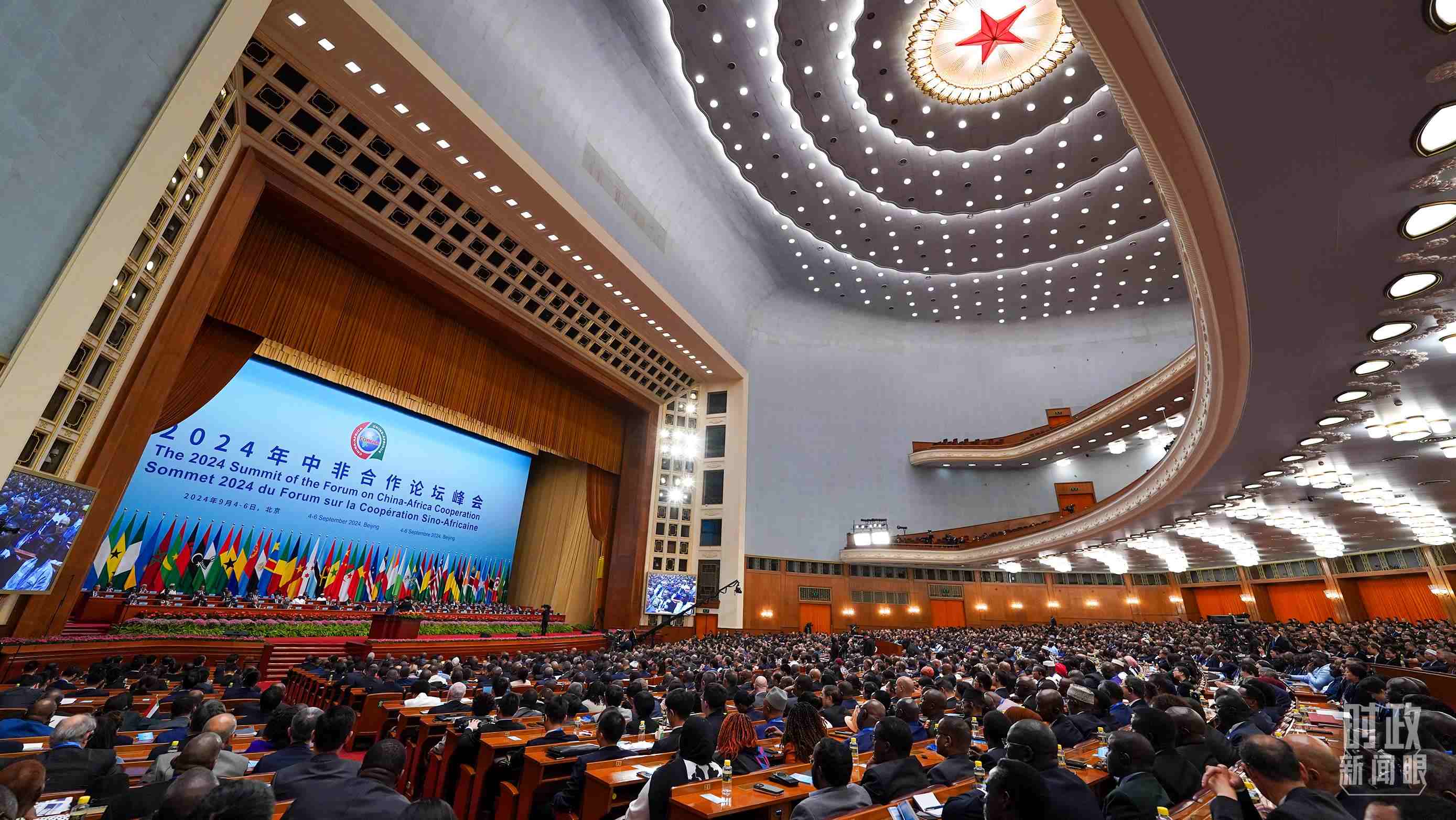 2024年中非合作論壇峰會(huì)開(kāi)幕式現(xiàn)場(chǎng)。（總臺(tái)記者李晉拍攝）