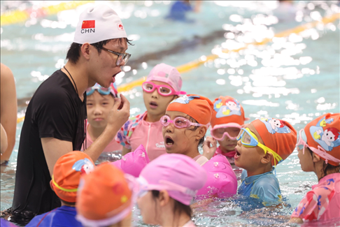 今年8月，杭州青少年活動(dòng)中心與共青團(tuán)杭州市濱江區(qū)委聯(lián)合主辦2024年“小候鳥(niǎo)”體育夏令營(yíng) 杭州青少年活動(dòng)中心供圖