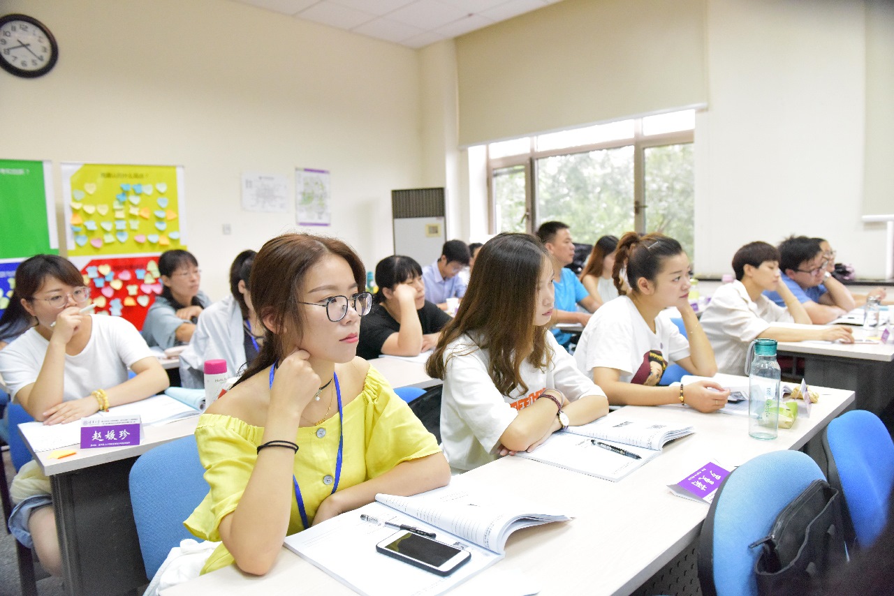 2018年8月，浦江縣實(shí)驗(yàn)小學(xué)教育集團(tuán)、浦陽(yáng)二小教育集團(tuán)組織骨干教師到清華大學(xué)研學(xué)（資料圖片）