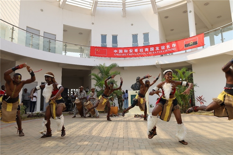 安哥拉民族舞。內(nèi)圖大學(xué)孔子學(xué)院供圖