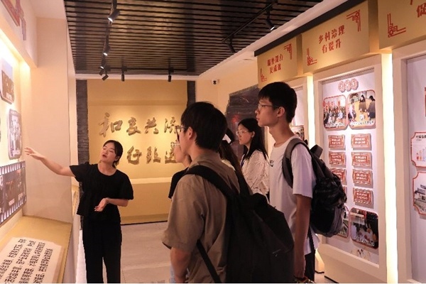 中央民族大學(xué)與中國人民大學(xué)聯(lián)合開展“大國邊疆”實踐調(diào)研活動。校方供圖