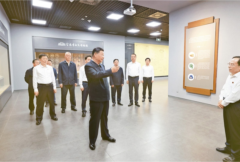 2024年9月10日，中共中央總書記、國家主席、中央軍委主席習(xí)近平在前往甘肅考察途中，來到陜西省寶雞市參觀寶雞青銅器博物院。 新華社記者 王曄/攝