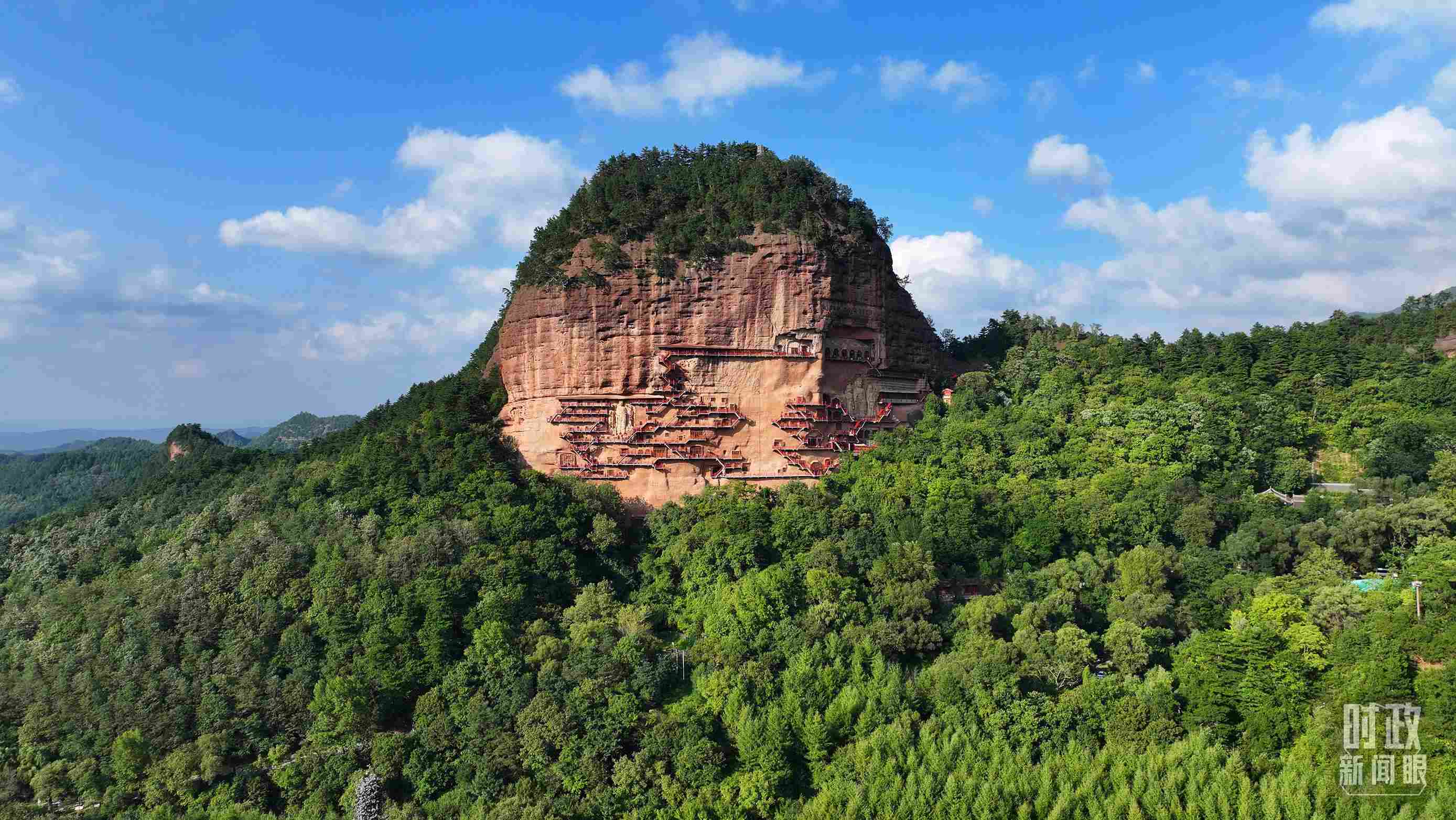 △麥積山因山形酷似麥垛而得名。
