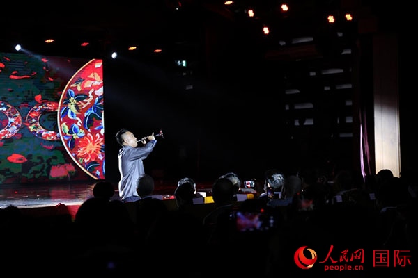 演出現(xiàn)場，演員帶來嗩吶獨奏《看秧歌》。人民網(wǎng)記者 楊一攝