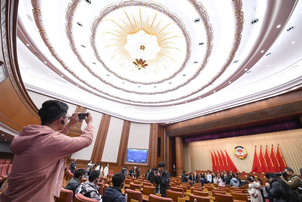 2019年11月16日，全國政協(xié)機(jī)關(guān)舉辦第一次公眾開放日活動，約200名高校師生、街道工作人員、退休干部、居民代表等參加。新華社記者 岳月偉 攝