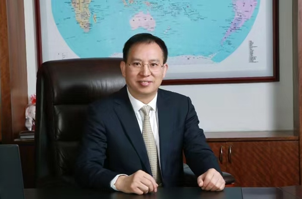 交通銀行黨委委員、副行長周萬阜接受人民網(wǎng)記者采訪。受訪者供圖