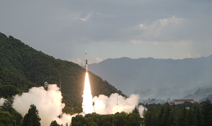快舟一號甲運載火箭將天啟星座29~32星發(fā)射升空。楊熙攝