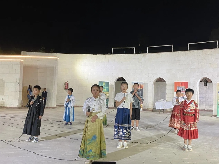 東方藝術(shù)文化館小朋友的詩朗誦表演。開羅中國文化中心供圖