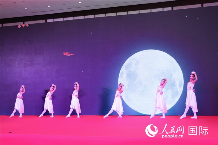 中國青少年歌舞表演。人民網(wǎng)記者任皓宇攝
