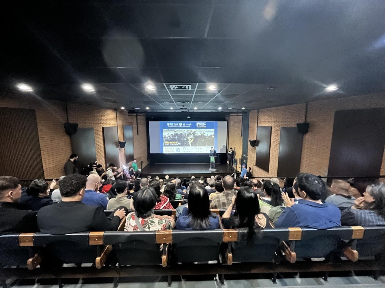 當?shù)貢r間10月3日晚，由巴西圣保羅州立大學孔子學院舉辦的第九屆圣保羅中國電影展在圣保羅文化中心拉開帷幕。巴西圣保羅州立大學孔子學院供圖