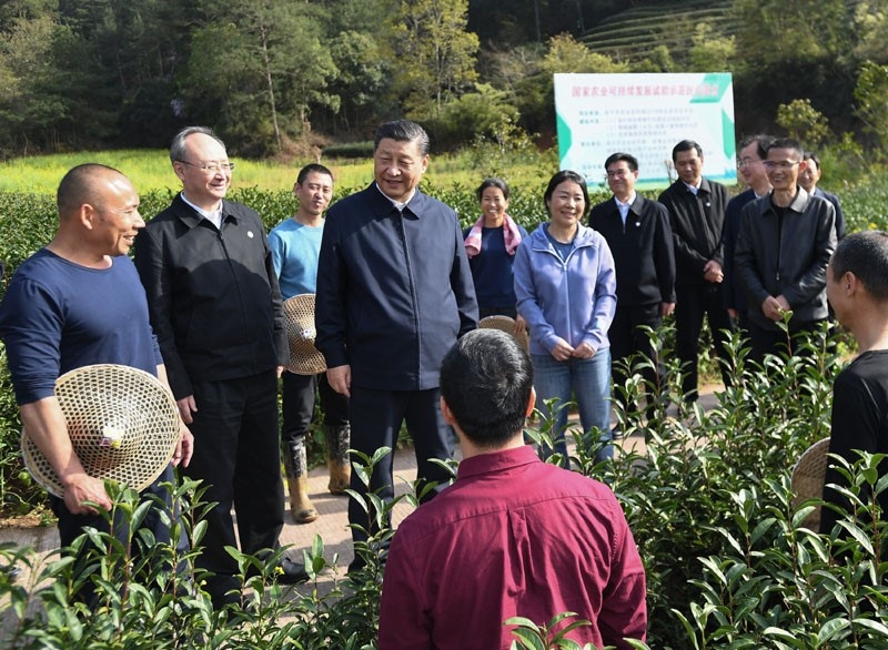 2021年3月22日，習(xí)近平總書記在福建南平武夷山市星村鎮(zhèn)燕子窠生態(tài)茶園，同科技特派員、茶農(nóng)親切交流，了解當(dāng)?shù)夭璁a(chǎn)業(yè)發(fā)展情況。