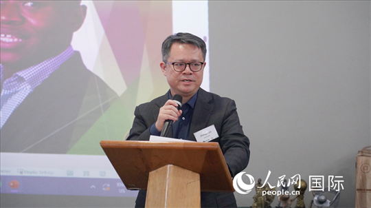 中國駐南非使館經(jīng)商處參贊邱忠義發(fā)言。 人民網(wǎng) 張茜攝