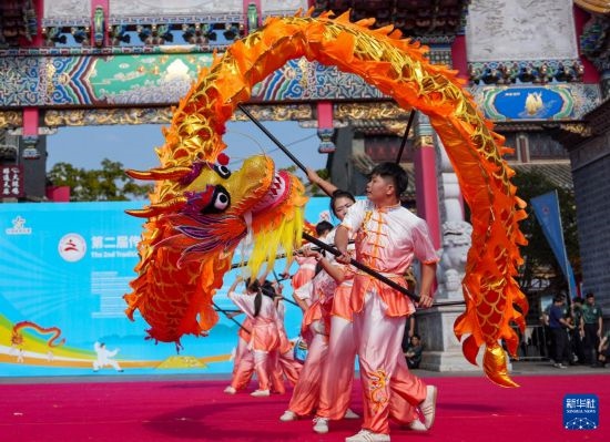 10月19日，廣州體育學院龍獅隊在傳統(tǒng)舞龍項目中比賽，最終他們獲得該項目金獎。