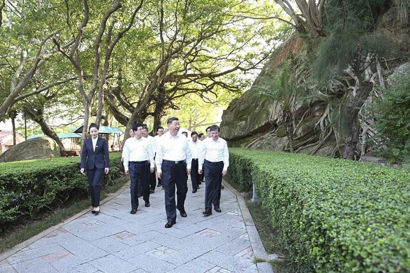 △2024年10月15日，習(xí)近平總書記在福建省漳州市東山縣關(guān)帝文化產(chǎn)業(yè)園考察。