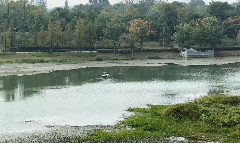 浙江湖州安吉縣滸溪幸福河湖景色宜人。人民網(wǎng)記者 申佳平攝