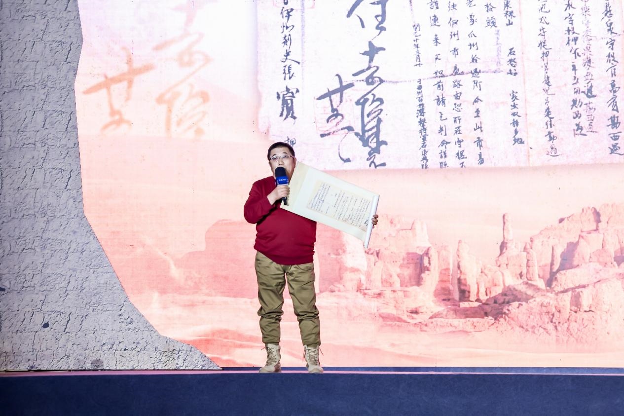 徐東良在“何以中國·五星出東方”網(wǎng)絡主題宣傳活動現(xiàn)場演講。人民視頻供圖